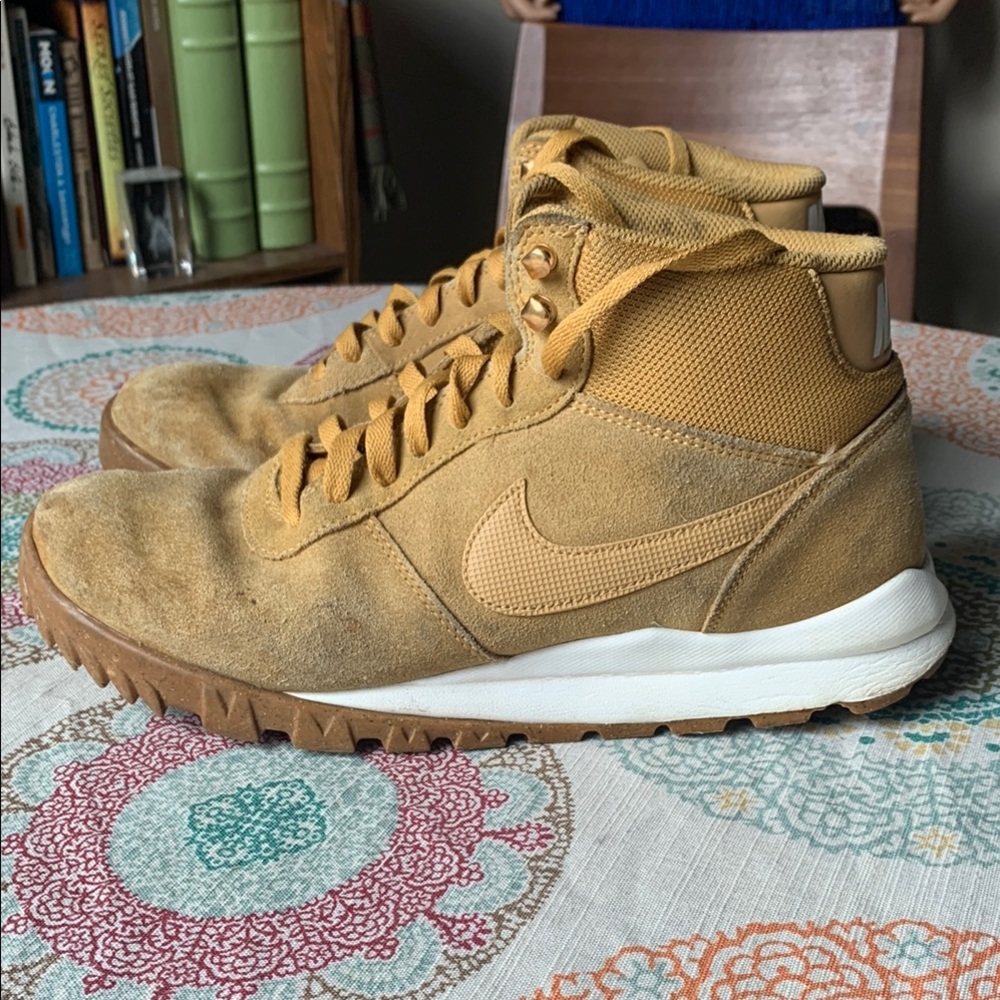 Nike Men’s Hoodland Tan Suede Haystack Hi-Tops 10.5 Pre -Owned Nice 10.5